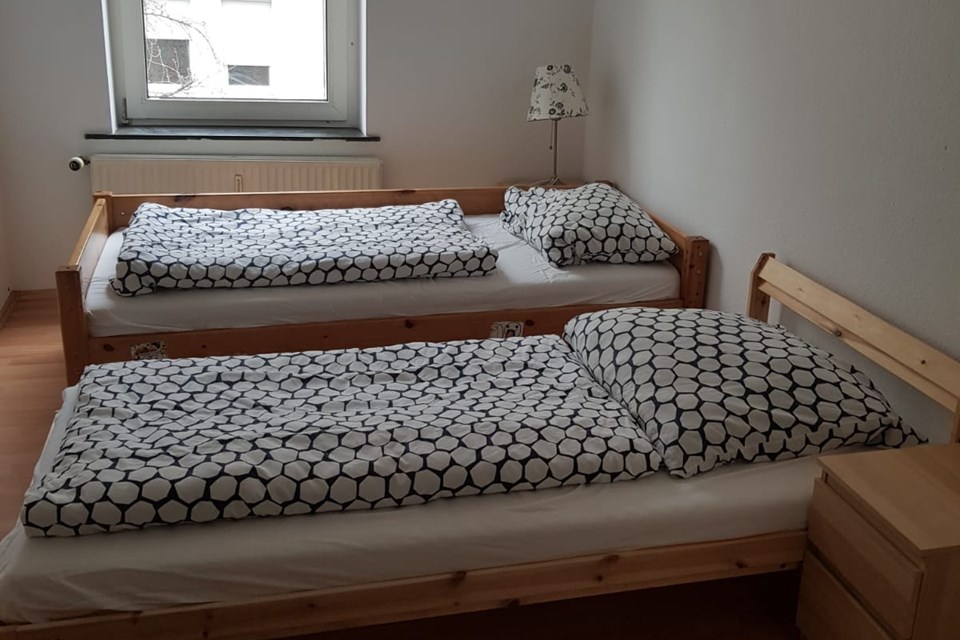 Bettwäsche der beiden Einzelbetten im Apartment Monteurzimmer Duisburg