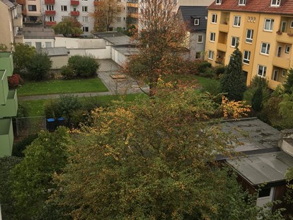 Monteurwohnung - Parkplatz: eigener Parkplatz vorhanden - Blick vom Balkon ins ”Grüne ”  - Cityhome Bremerhaven