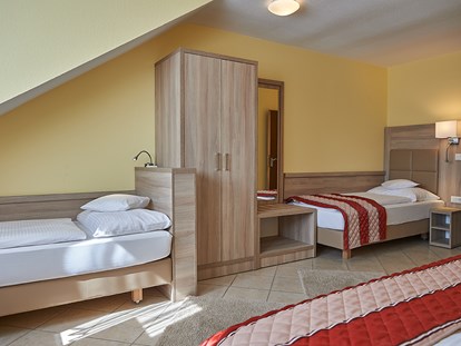 Monteurwohnung - Bettwäsche: Bettwäsche inklusive - Vierbettzimmer mit Bad ohne Küche. - Hotel Wendelstein GmbH